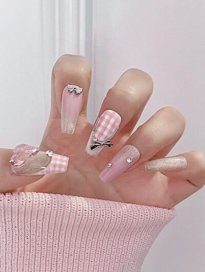 nails
