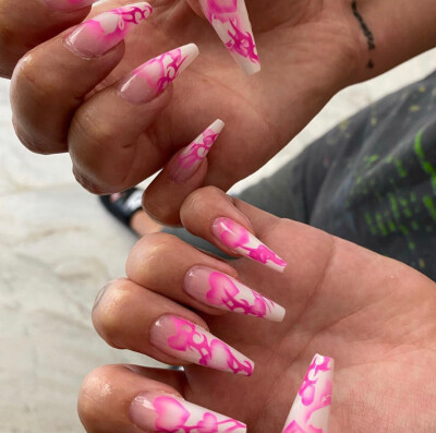 nails