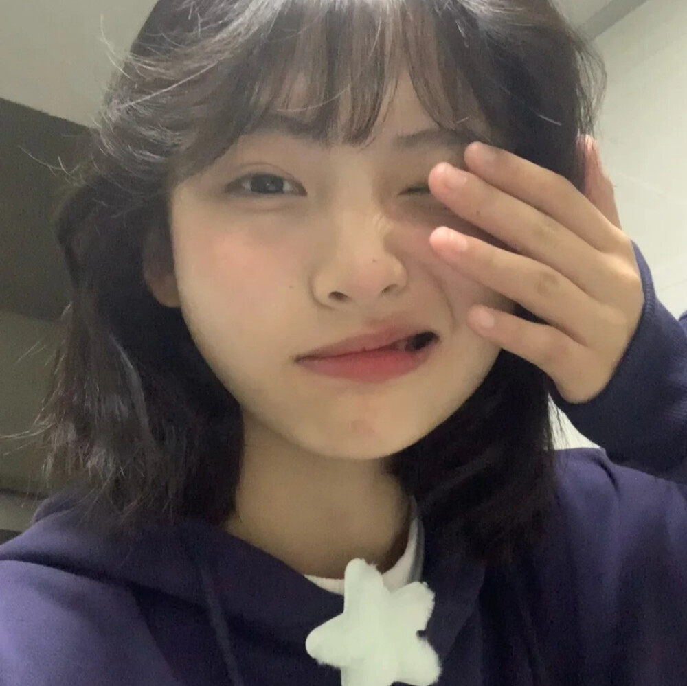 女头
图来源于网络 侵权删~