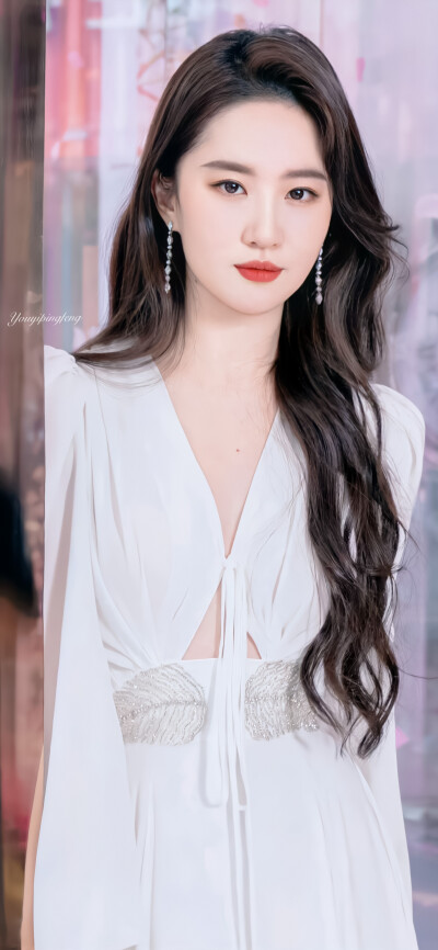 亦菲 亦菲壁纸 图源水印 由于图片存的多 不太能一一标注 请谅解
