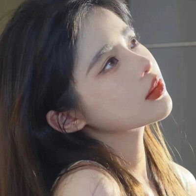 想借你心头的月亮乘进一片浪漫