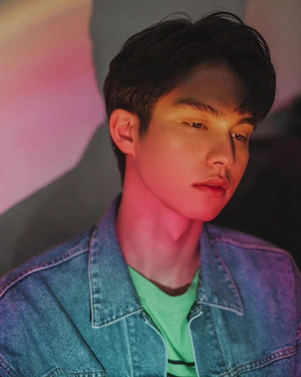 瓦奇拉维特·奇瓦雷（Bright.Vachirawit）