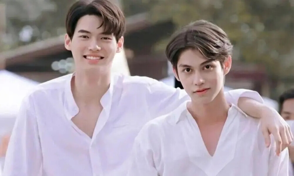 假偶天成-只因我们天生一对（瓦奇拉维特·奇瓦雷bright 饰 Sarawat）+（梅塔文·欧帕西安卡琼win 饰 Tine）