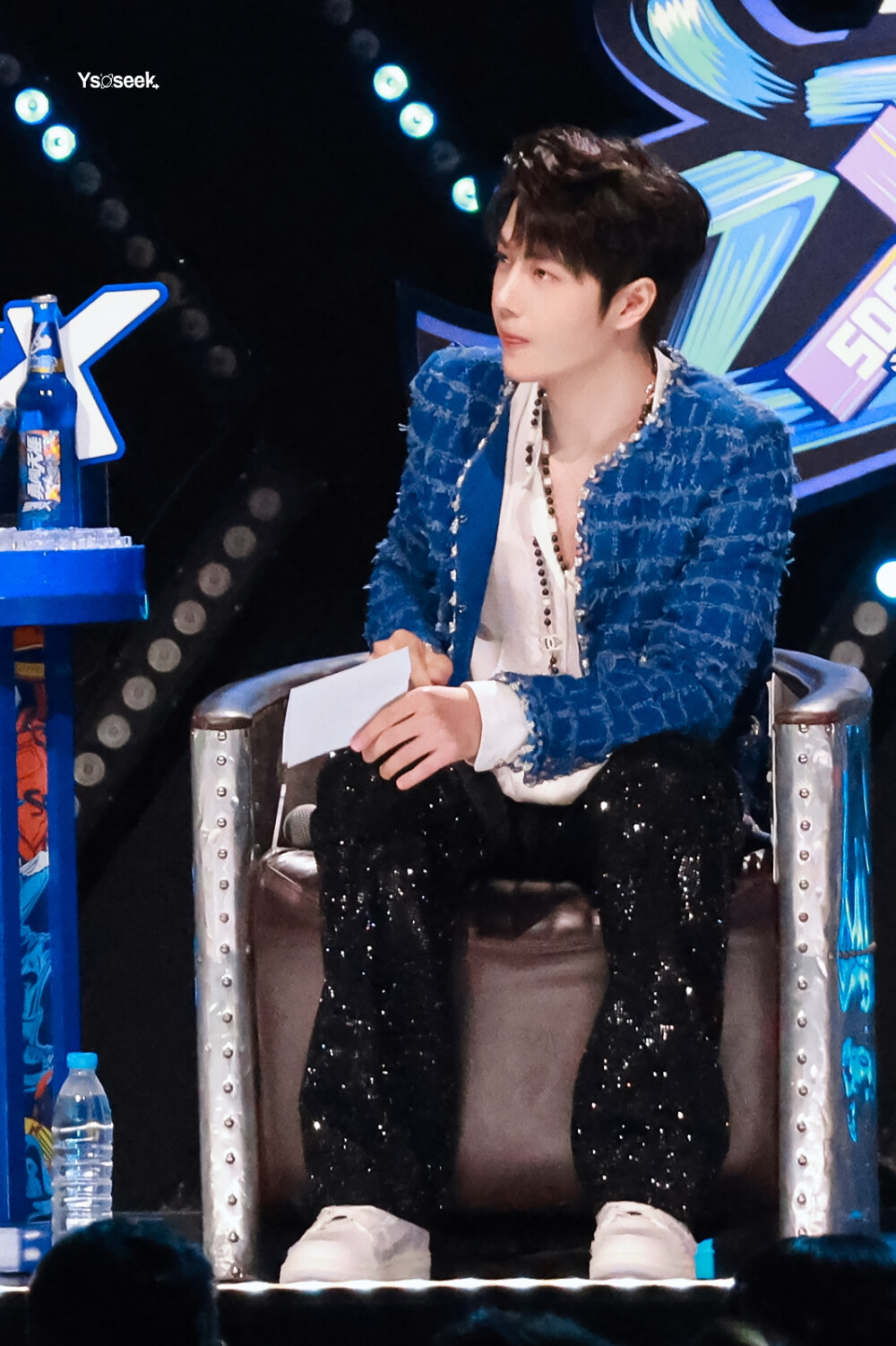 221029 这就是街舞5总决赛
“你像月光照迷雾却模糊 看的不清楚。”
@UNIQ-王一博 cr:logo