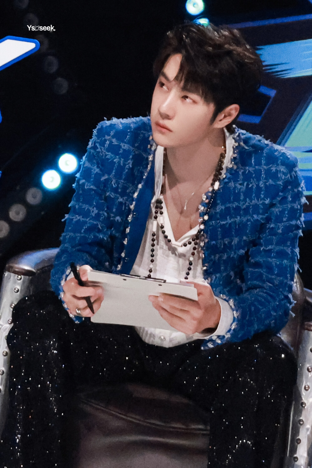 221029 这就是街舞5总决赛
“你像月光照迷雾却模糊 看的不清楚。”
@UNIQ-王一博 cr:logo