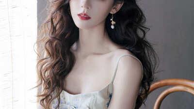 橙光女主素材/现代
拿图点赞或评论