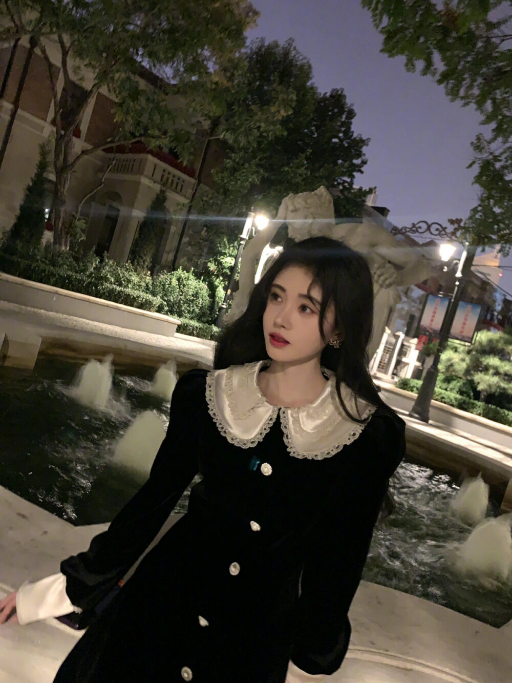 Wang Ju Jingyi by the Seine River