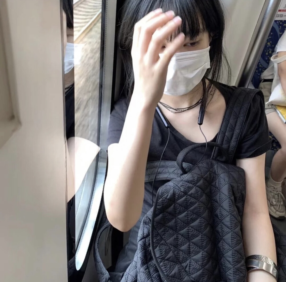 
我言秋日胜春朝