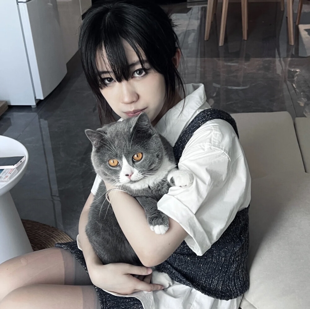 
我言秋日胜春朝