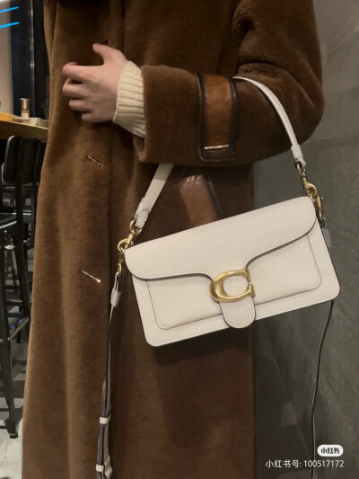 Coach白色tabby腋下包 ￥4500