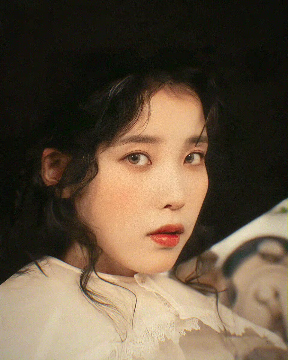 IU