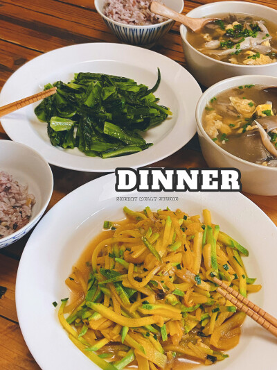 DINNER…
花花綠綠的 怪好吃的