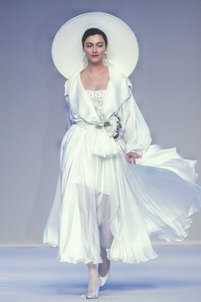 Nina Ricci 1990