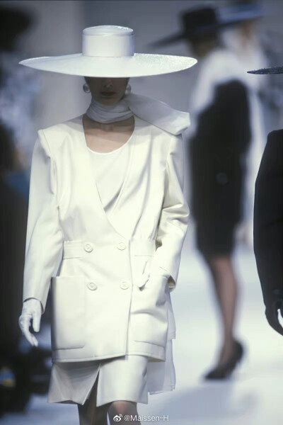 Nina Ricci 1990