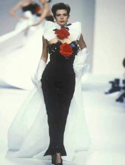 Nina Ricci 1990