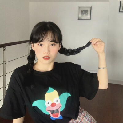 女头
来自微博：井迪J