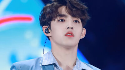 崔胜澈 崔胜哲 S.COUPS SEVENTEEN 橙光背景图