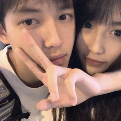 真人情侣头像
图源网络
