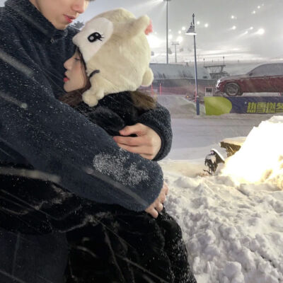 真人情侣头像
图源网络
