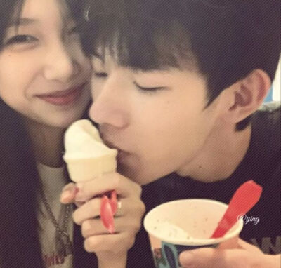 真人情侣头像
图源网络
