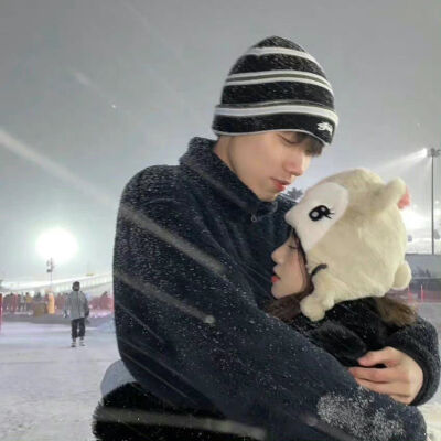 真人情侣头像
图源网络
