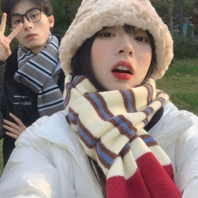 真人情侣头像
图源网络
