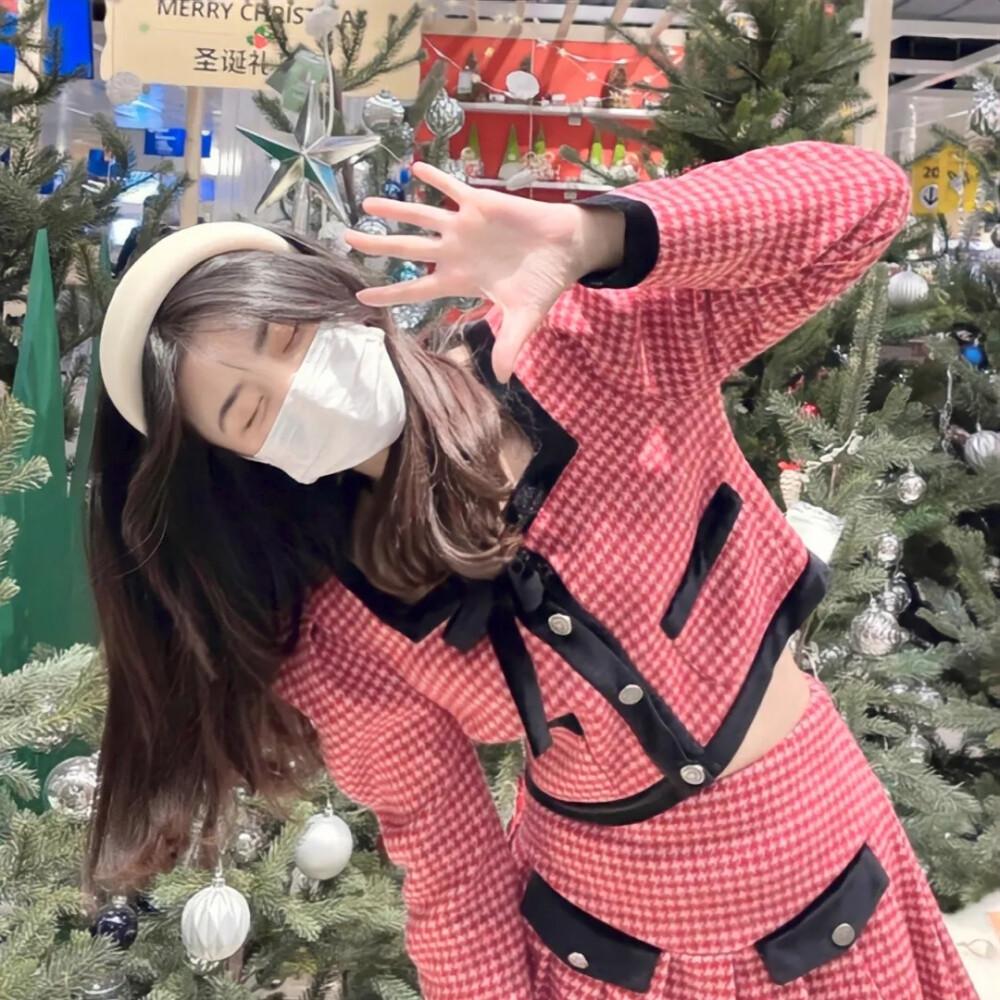 月遇从云，花遇和风。