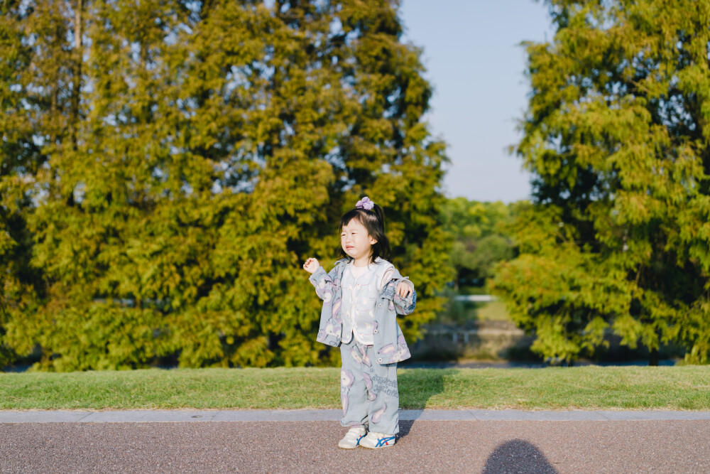 高兴的可爱图片 小孩图片