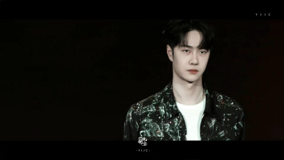 221107 联想消费生态星光直播夜
♛酷酷的小豹纸♕
@UNIQ-王一博 cr:logo