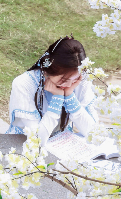 虞书欣
今天也是好可爱的欣欣子啊
