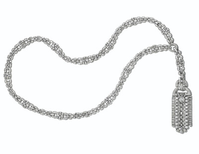 Van Cleef & Arpels 梵克雅宝 钻石吊坠项链 1928年 镶嵌老式、单切、长方形、方形和盾形钻石，铂金，颈链80厘米，流苏17.5厘米，颈链可拆分作为更小的手链、项链和吊坠佩戴。成交价151.5万美元