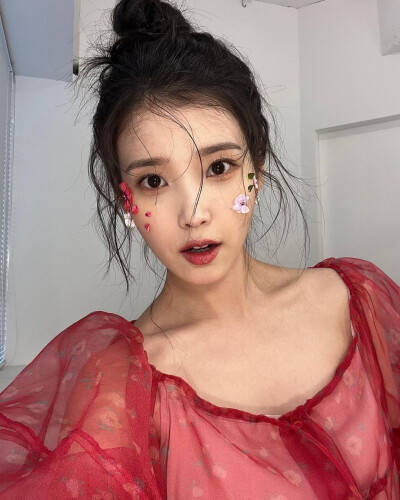 李知恩 IU