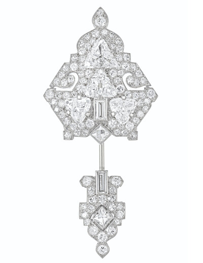  Cartier 卡地亚 钻石胸针 约1925年 镶嵌老式、单颗、三角形、长方形和法式切割钻石，铂金，约5.5厘米。成交价5.5万美元 Art Deco 装饰艺术风格 jabot pin