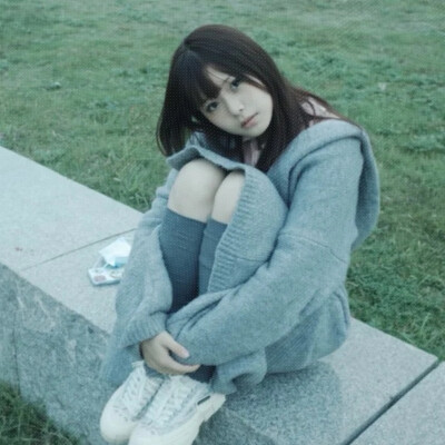 小心翼翼跟着你的脚步 使我早就忘了退路