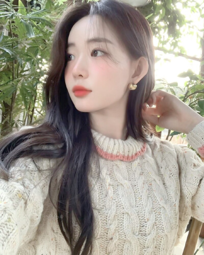 摊牌了 我就是很吃特殊感那一套 很会被漂亮话哄骗 最好是个人都能看的出来你最偏爱我
阮池