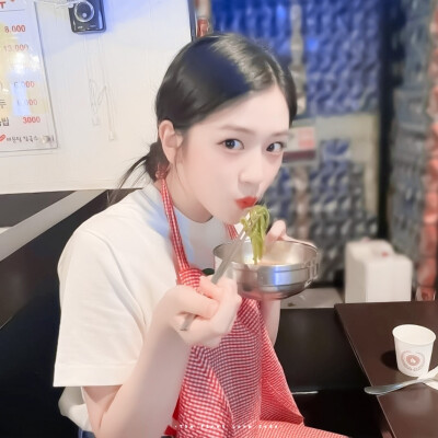 「宥 真 今 天 吃 什 么 好 捏 -ᴗ-⸝⸝ก」