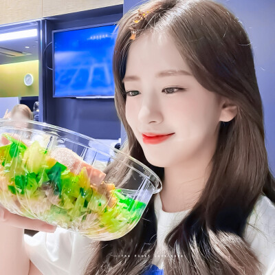 「宥 真 今 天 吃 什 么 好 捏 -ᴗ-⸝⸝ก」