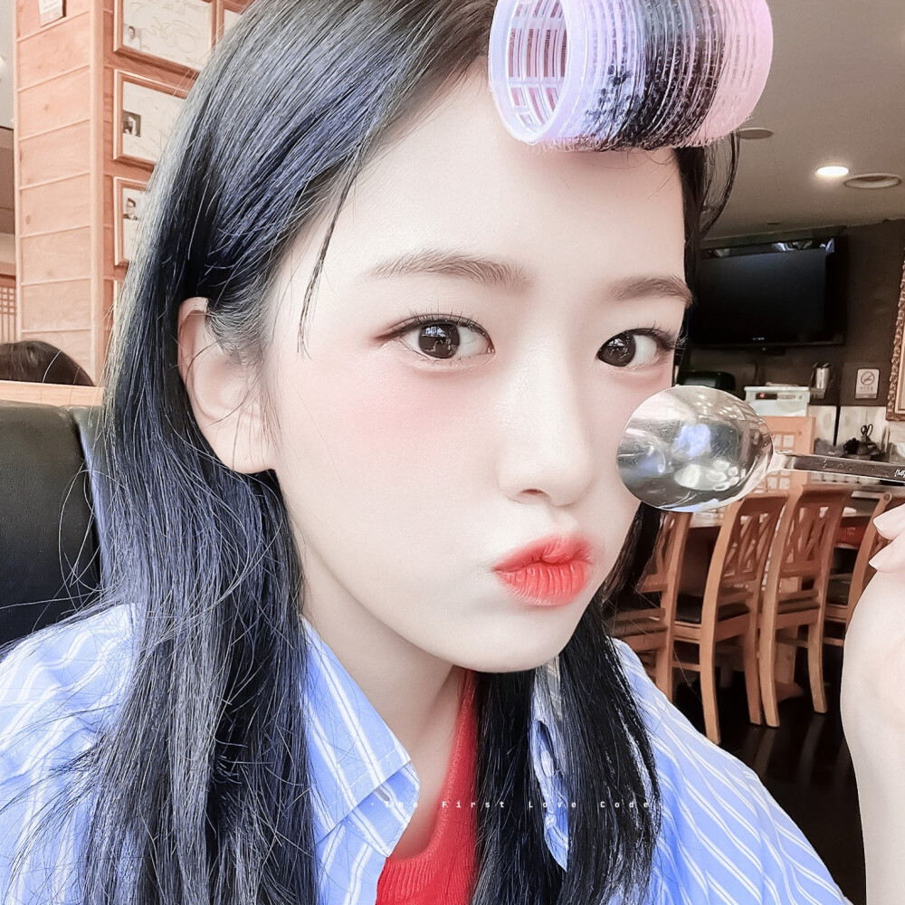 「宥 真 今 天 吃 什 么 好 捏 -ᴗ-⸝⸝ก」