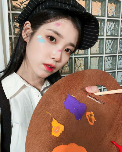 IU | INS
cr:·佩佩馋俩丽body·