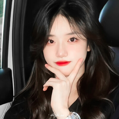 胡馨尹头像
这姐自拍好勤快啊