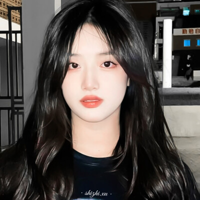 胡馨尹头像
这姐自拍好勤快啊