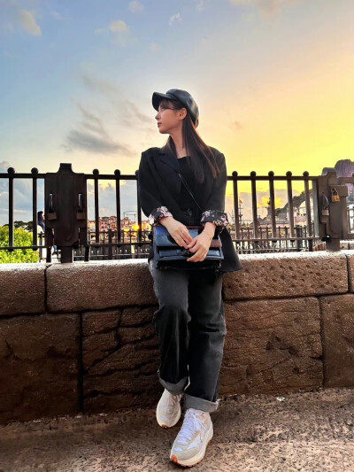 坂本舞白 Mashiro
/图源见logo ​​​侵删