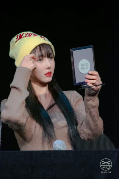 金裕贤 yoohyeon
/图源见logo ???侵删