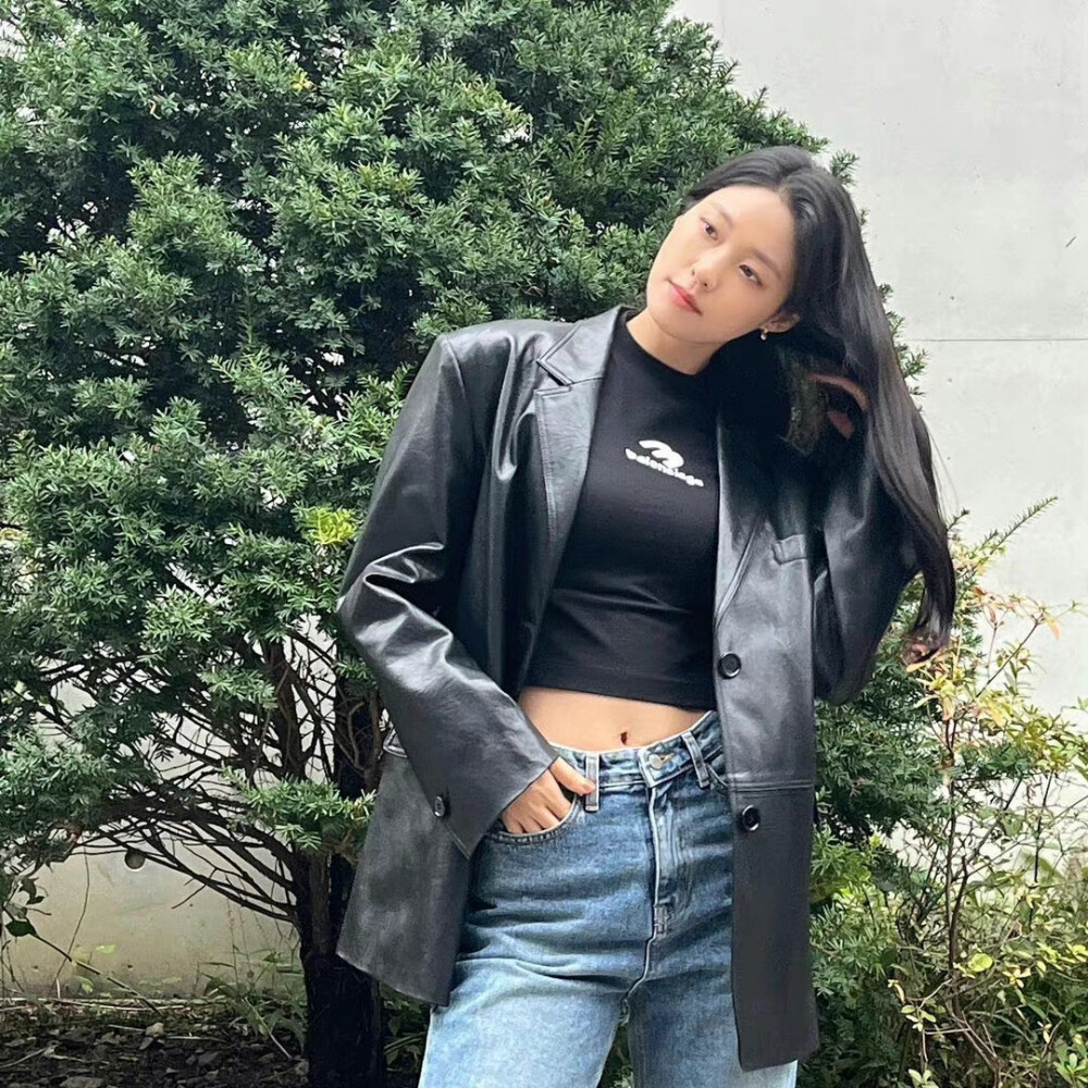 金雪炫 Seolhyun
/图源见logo ​​​侵删