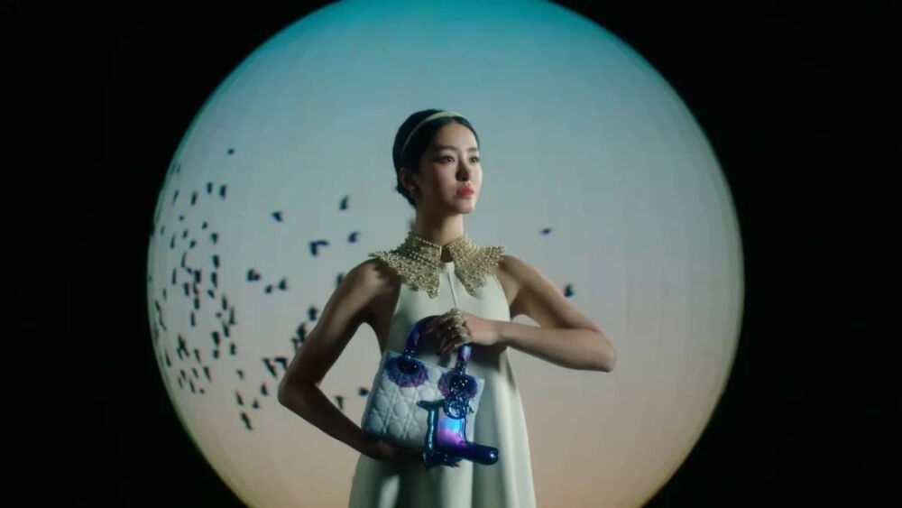 迪奥中国品牌大使杨采钰精彩演绎
