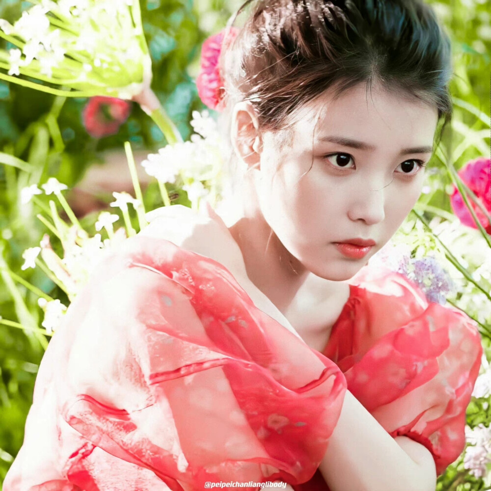 IU | 2023年台历拍摄花絮
cr:·佩佩馋俩丽body·