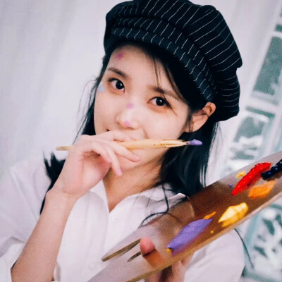 IU | 2023年台历拍摄花絮
cr:窥见银河星雾