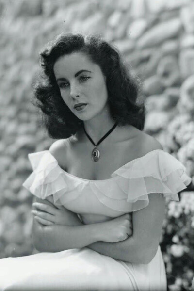  Elizabeth Taylor
