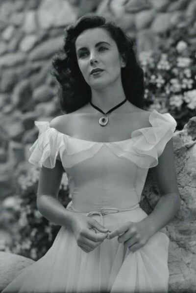  Elizabeth Taylor
