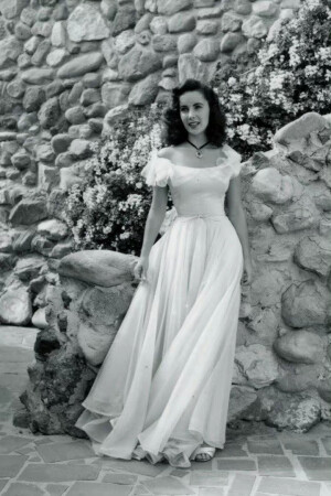  Elizabeth Taylor
